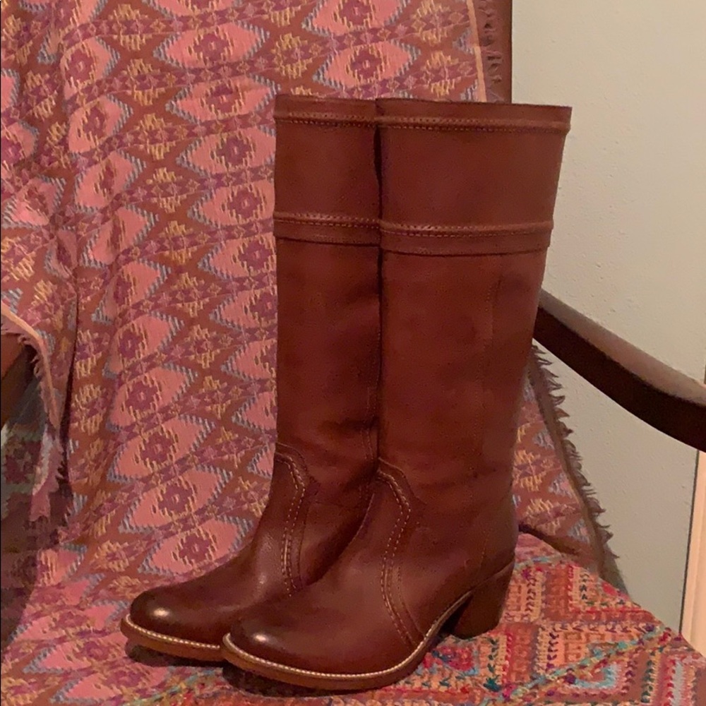 NWOT Frye boots